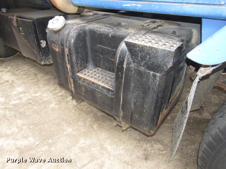 image for item DD2963 1981 International F2674 fertilizer truck