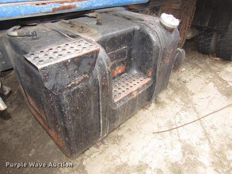 image for item DD2963 1981 International F2674 fertilizer truck