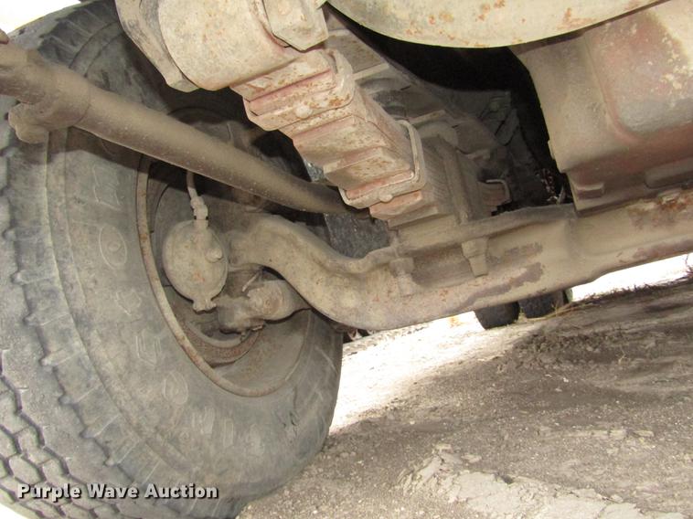 image for item DD2963 1981 International F2674 fertilizer truck