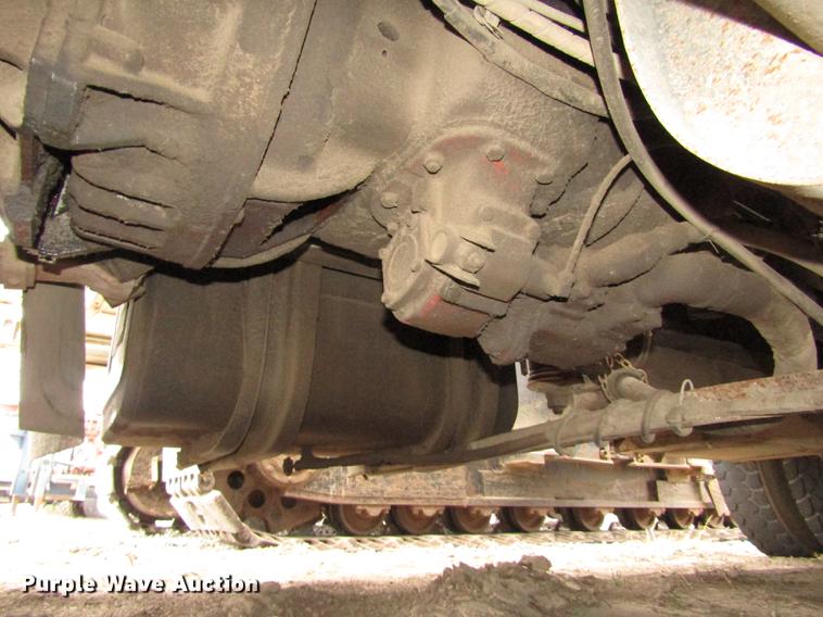 image for item DD2963 1981 International F2674 fertilizer truck