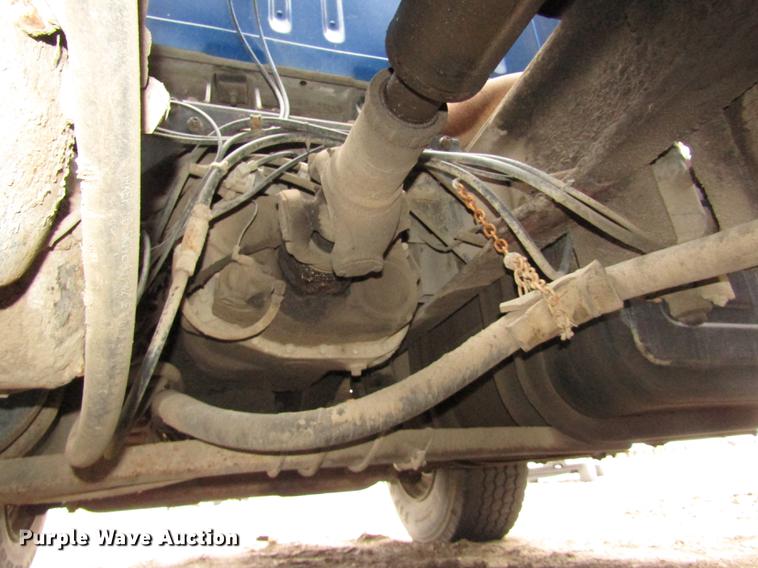 image for item DD2963 1981 International F2674 fertilizer truck