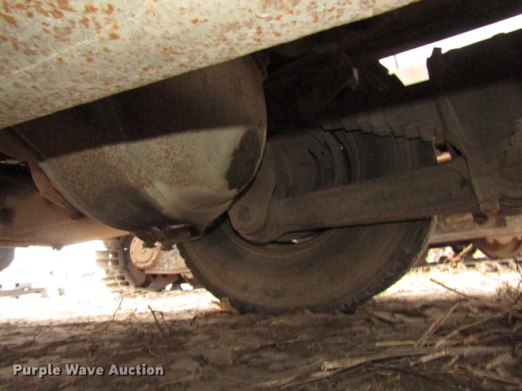 image for item DD2963 1981 International F2674 fertilizer truck