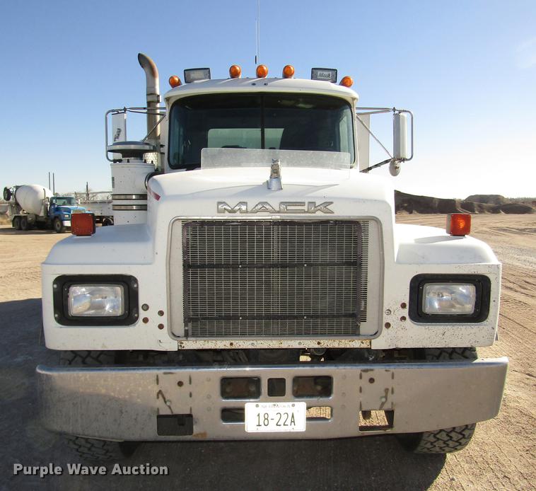 image for item DD2972 1995 Mack RD688S dump truck