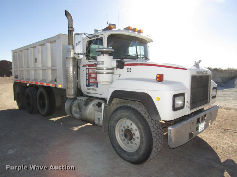 image for item DD2972 1995 Mack RD688S dump truck