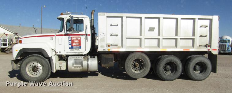 image for item DD2972 1995 Mack RD688S dump truck