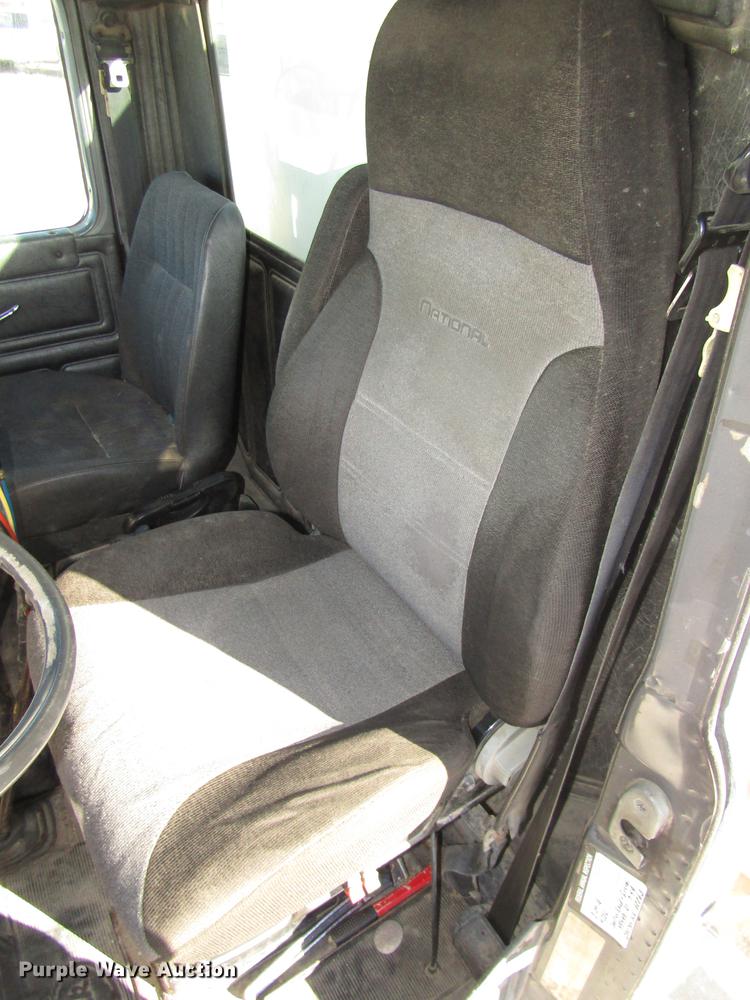 image for item DD2972 1995 Mack RD688S dump truck