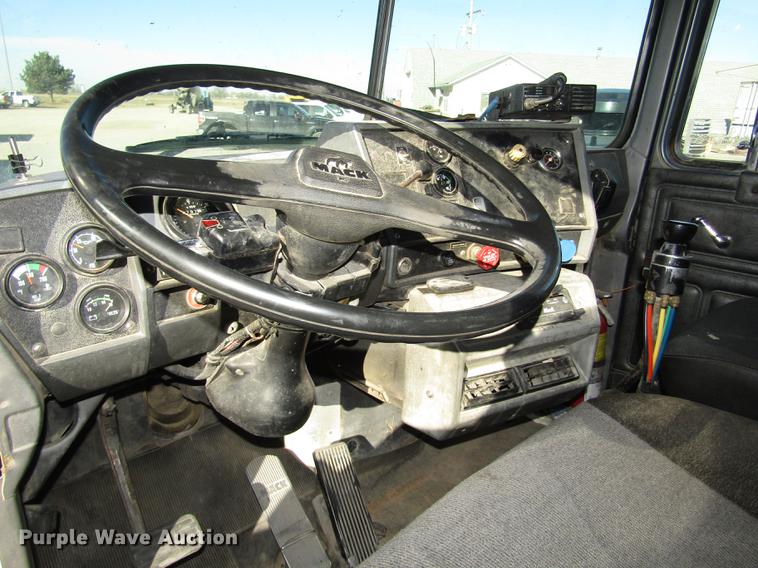 image for item DD2972 1995 Mack RD688S dump truck