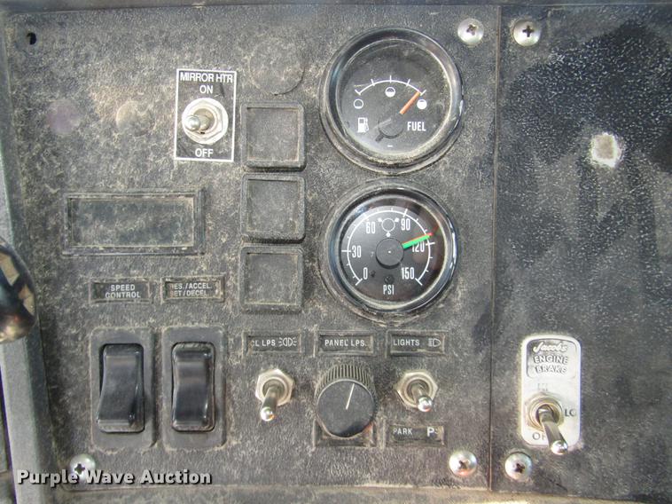 image for item DD2972 1995 Mack RD688S dump truck