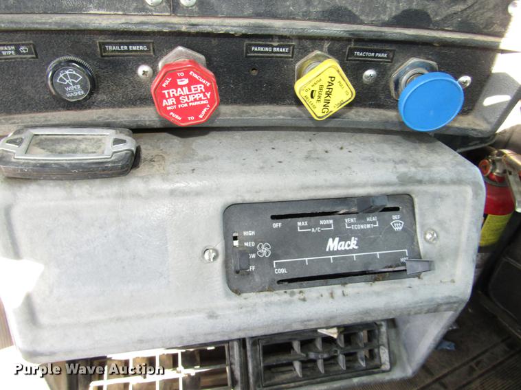 image for item DD2972 1995 Mack RD688S dump truck