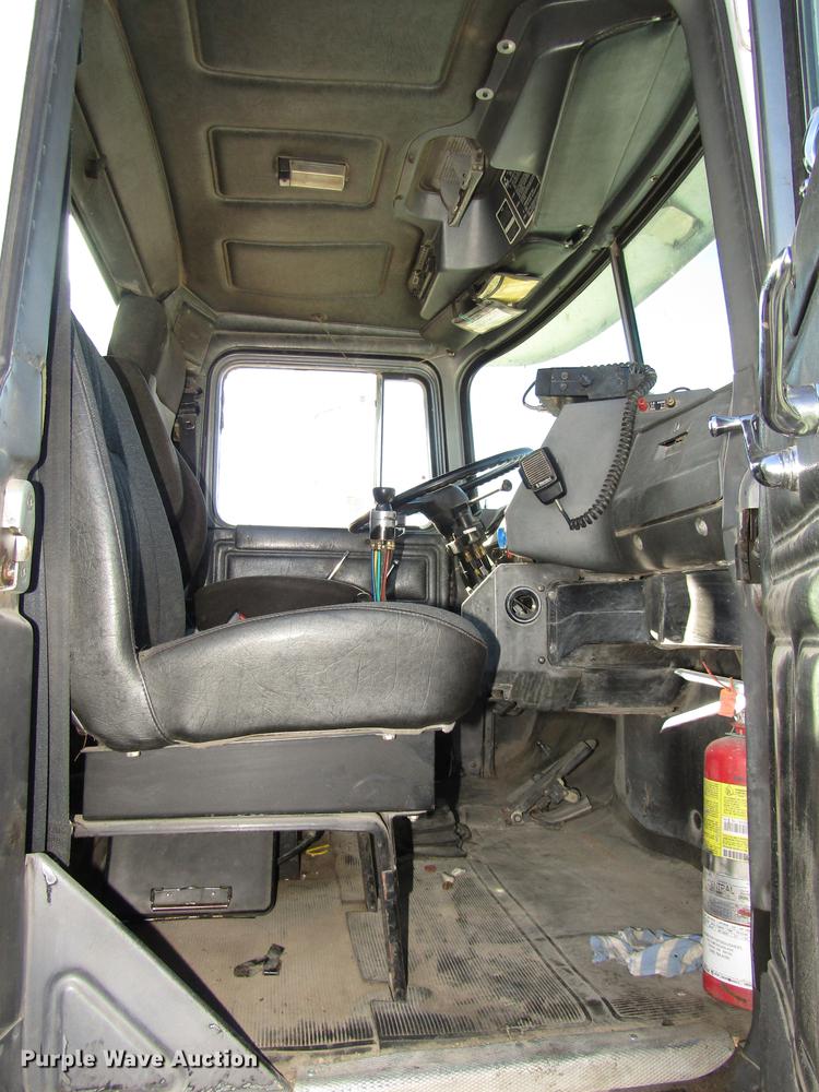 image for item DD2972 1995 Mack RD688S dump truck