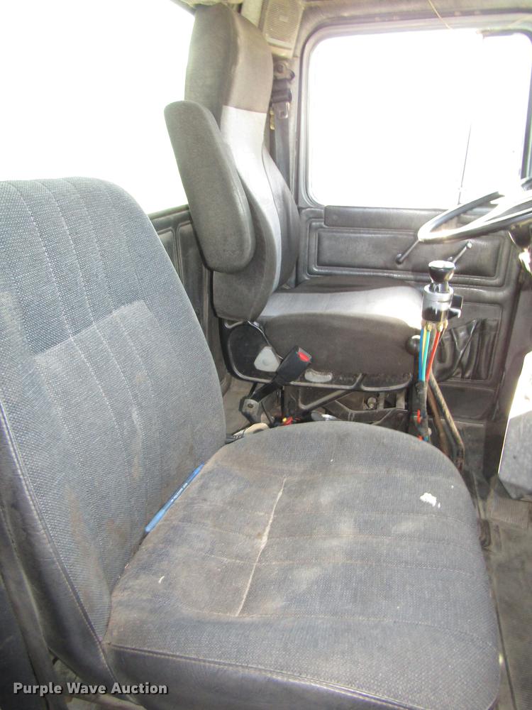 image for item DD2972 1995 Mack RD688S dump truck