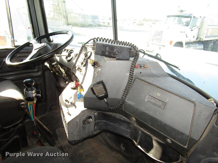 image for item DD2972 1995 Mack RD688S dump truck