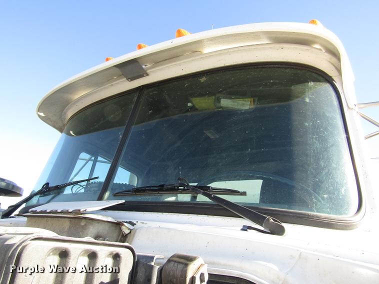 image for item DD2972 1995 Mack RD688S dump truck