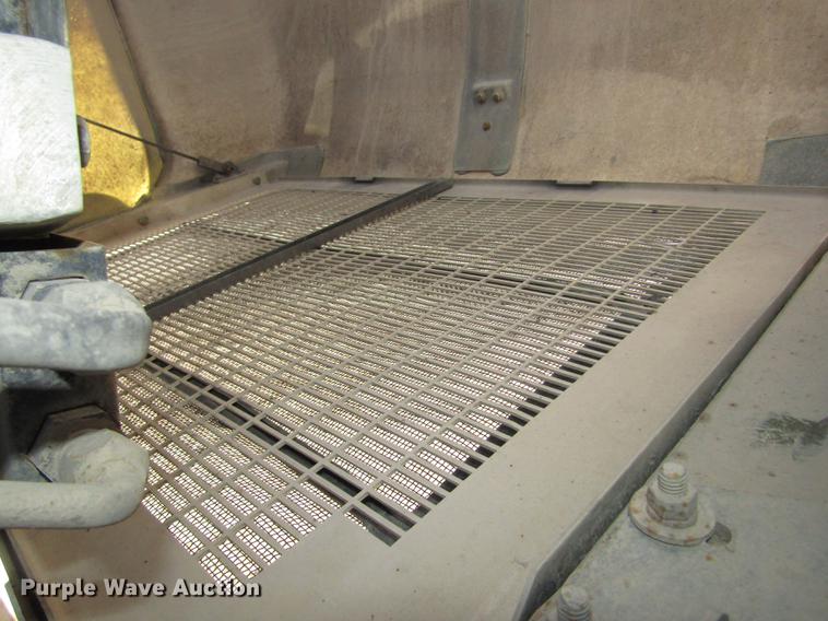 image for item DD2972 1995 Mack RD688S dump truck