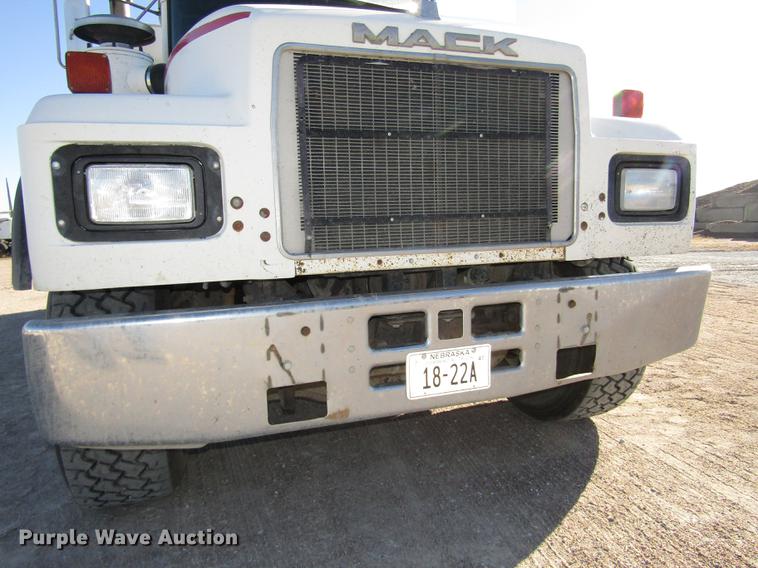 image for item DD2972 1995 Mack RD688S dump truck