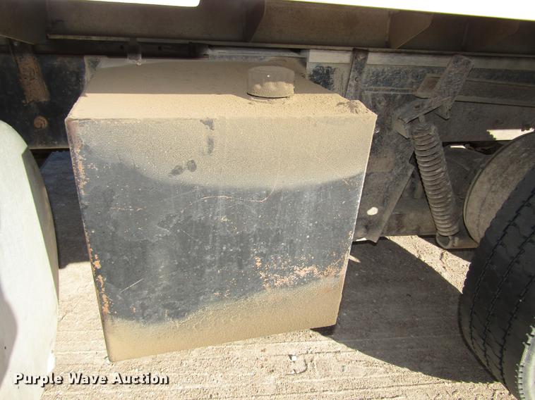 image for item DD2972 1995 Mack RD688S dump truck