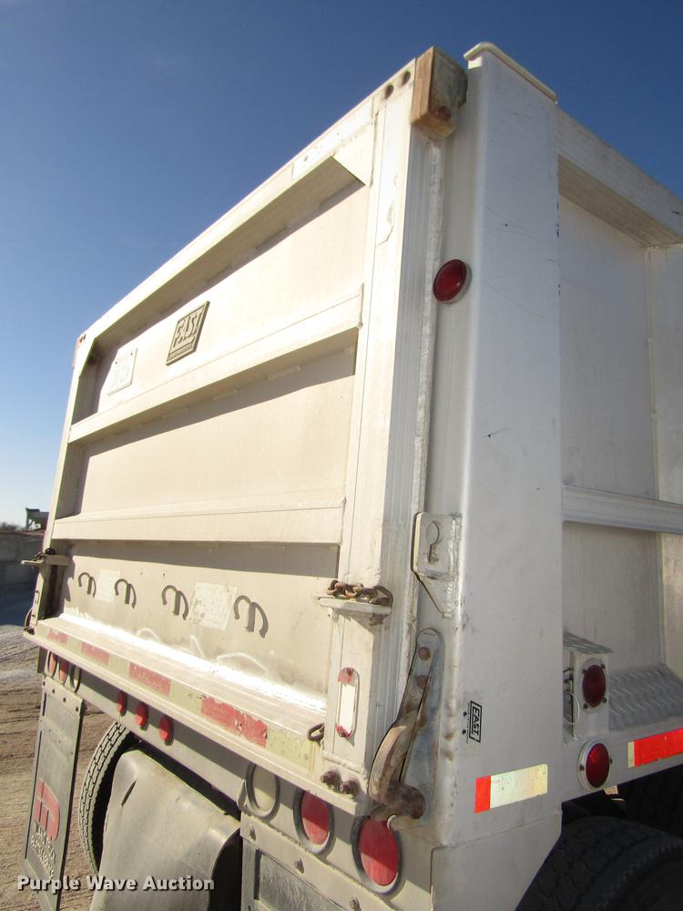 image for item DD2972 1995 Mack RD688S dump truck