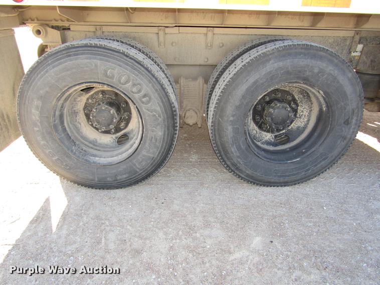 image for item DD2972 1995 Mack RD688S dump truck