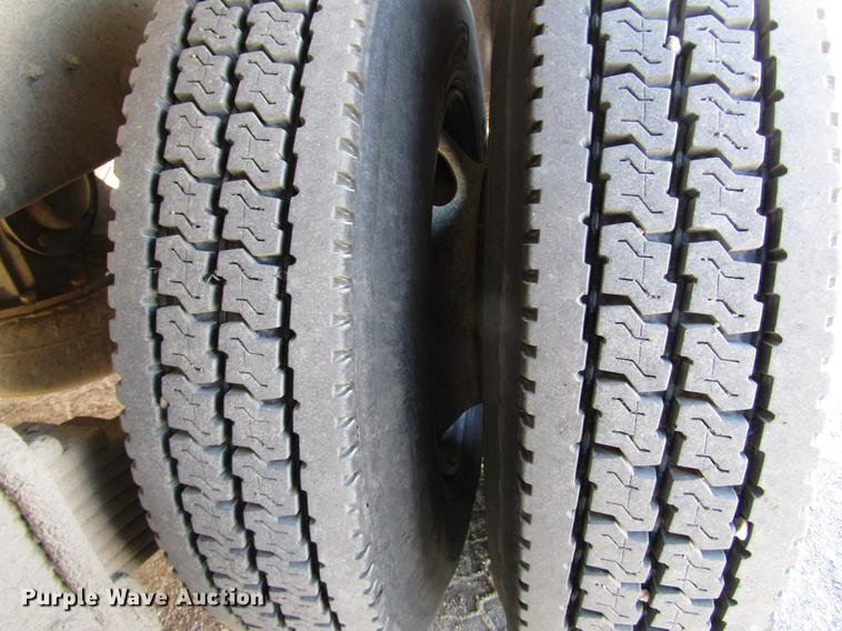 image for item DD2972 1995 Mack RD688S dump truck