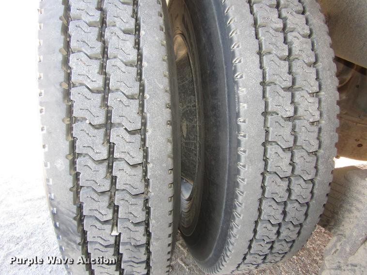 image for item DD2972 1995 Mack RD688S dump truck