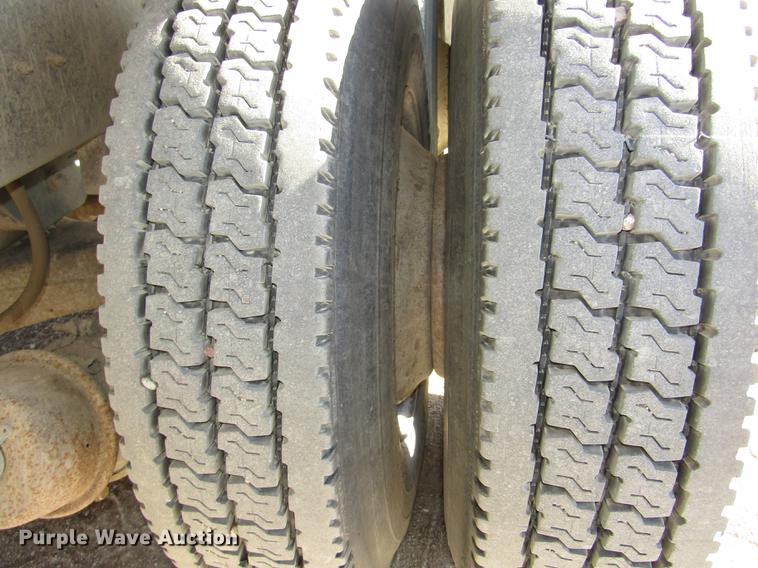 image for item DD2972 1995 Mack RD688S dump truck