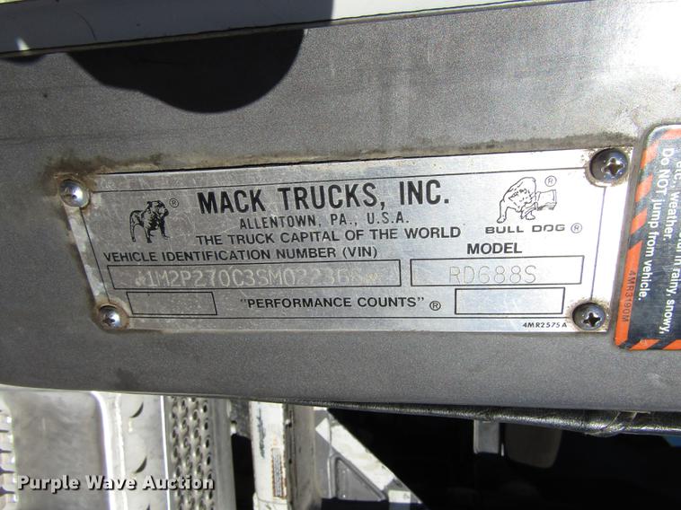 image for item DD2972 1995 Mack RD688S dump truck