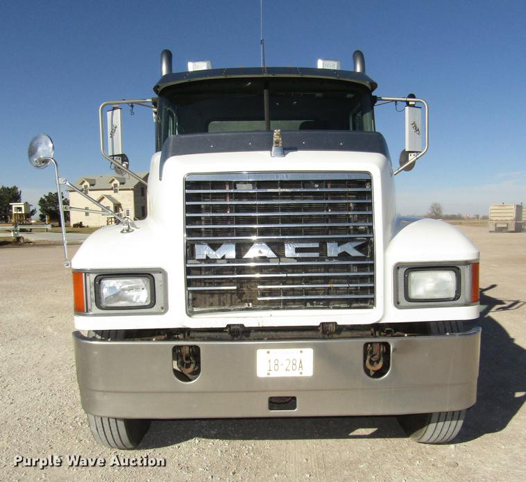 image for item DD2973 2005 Mack CHN613 dump truck