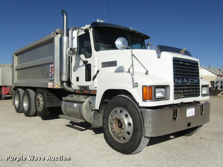 image for item DD2973 2005 Mack CHN613 dump truck