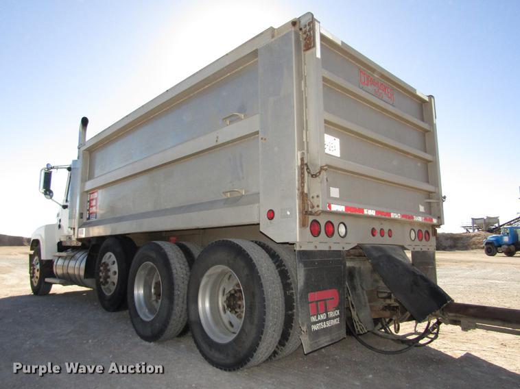 image for item DD2973 2005 Mack CHN613 dump truck