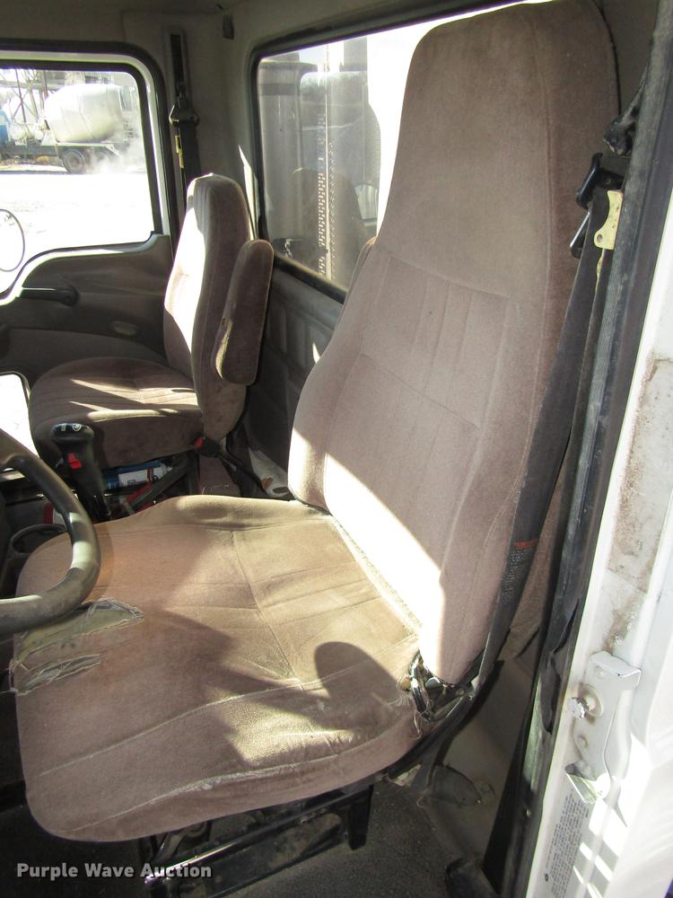 image for item DD2973 2005 Mack CHN613 dump truck