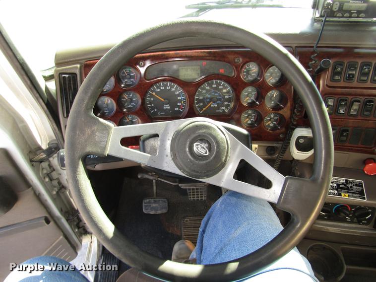 image for item DD2973 2005 Mack CHN613 dump truck