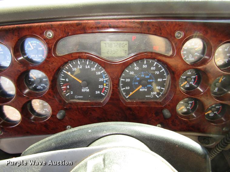 image for item DD2973 2005 Mack CHN613 dump truck