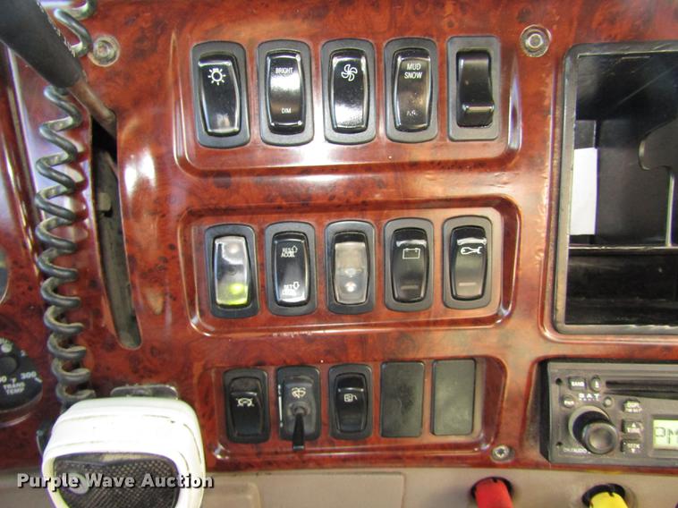 image for item DD2973 2005 Mack CHN613 dump truck