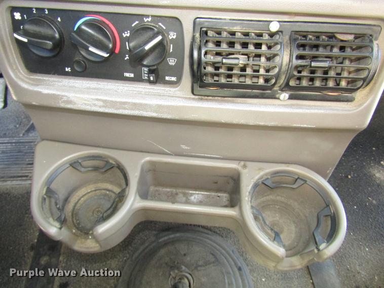 image for item DD2973 2005 Mack CHN613 dump truck