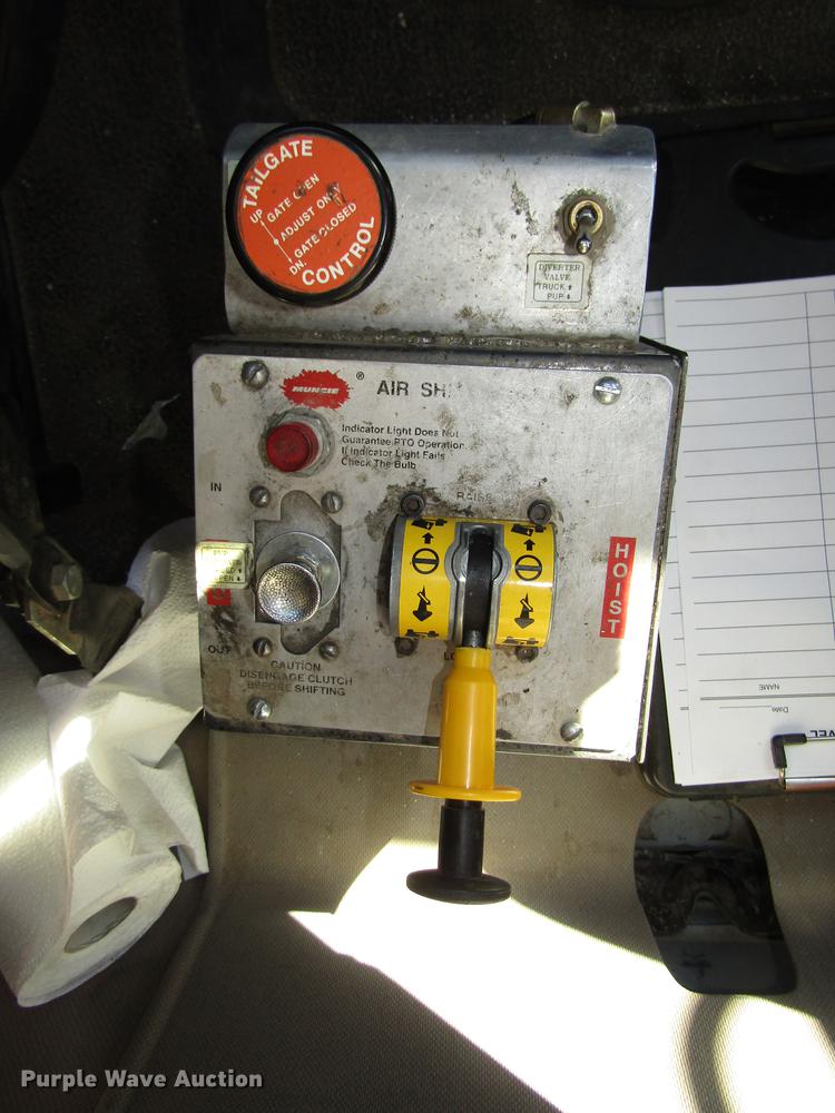 image for item DD2973 2005 Mack CHN613 dump truck