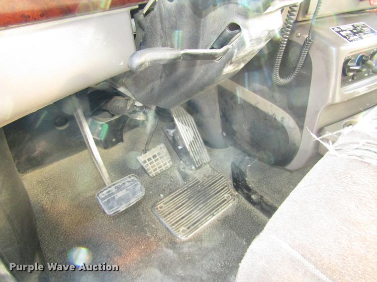 image for item DD2973 2005 Mack CHN613 dump truck