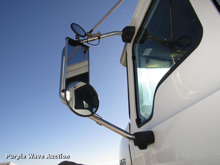 image for item DD2973 2005 Mack CHN613 dump truck