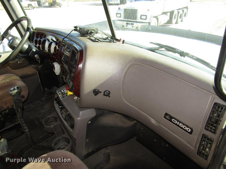 image for item DD2973 2005 Mack CHN613 dump truck