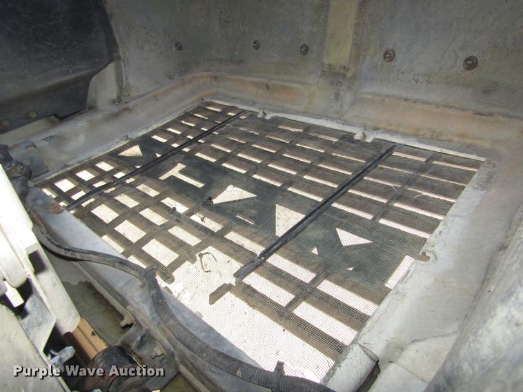 image for item DD2973 2005 Mack CHN613 dump truck