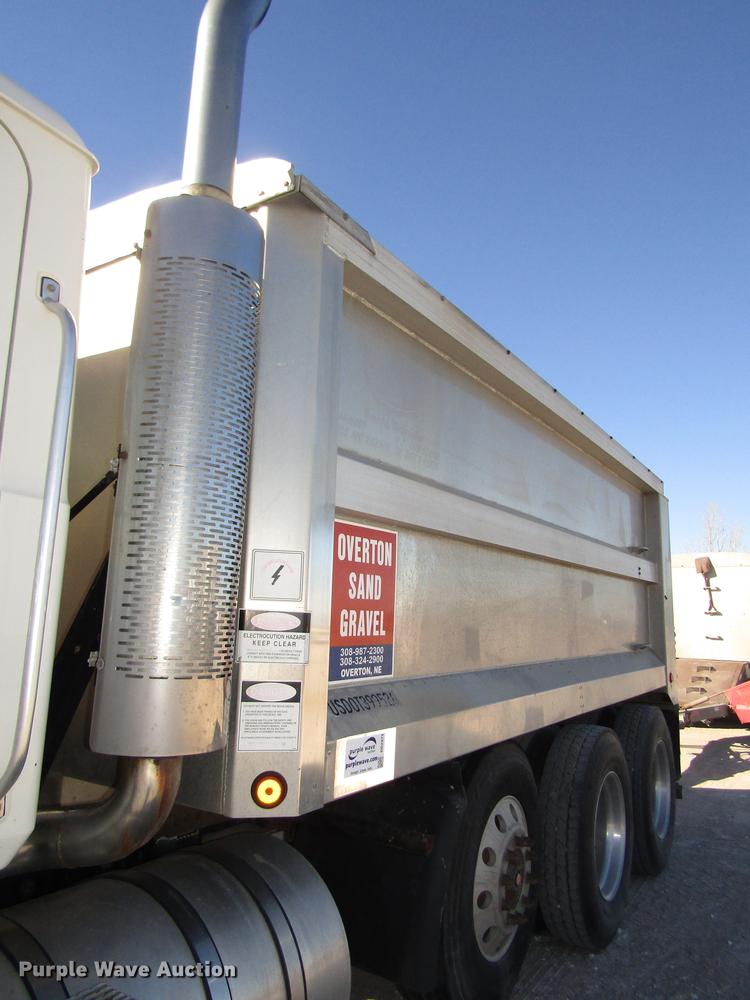 image for item DD2973 2005 Mack CHN613 dump truck