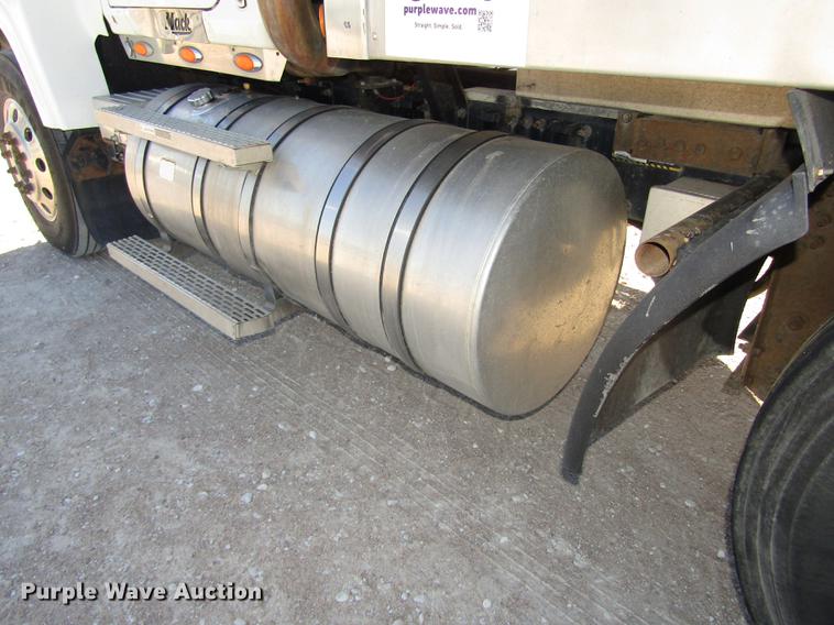 image for item DD2973 2005 Mack CHN613 dump truck