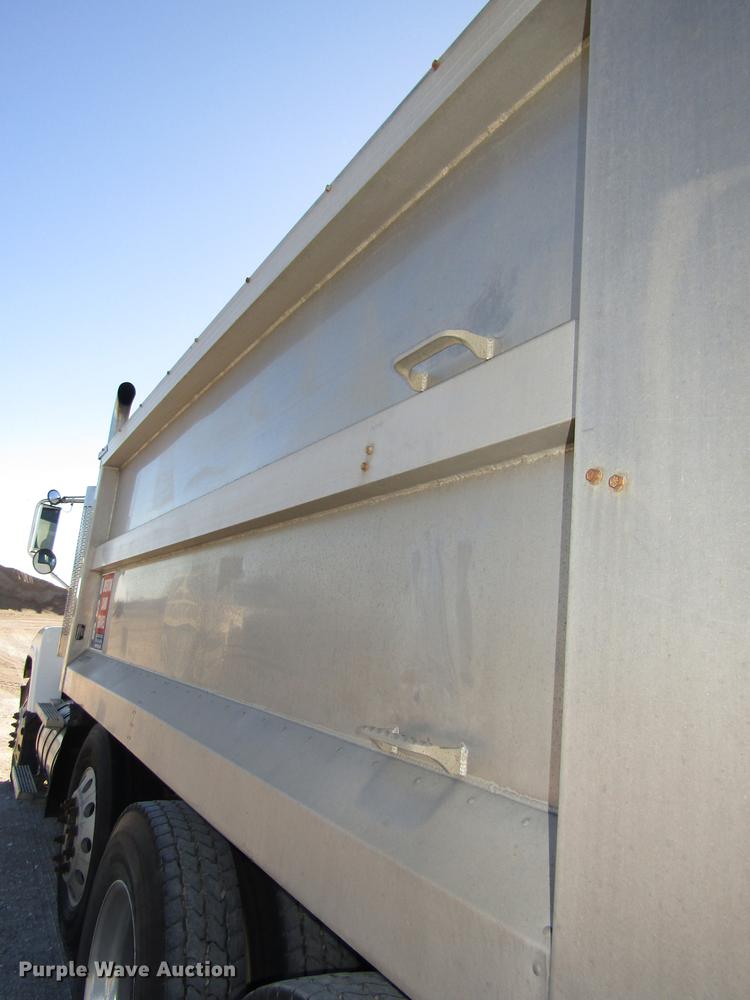 image for item DD2973 2005 Mack CHN613 dump truck