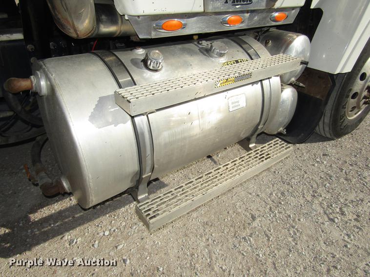 image for item DD2973 2005 Mack CHN613 dump truck