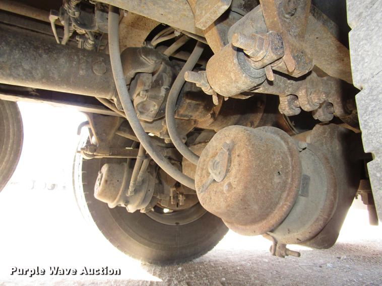 image for item DD2973 2005 Mack CHN613 dump truck