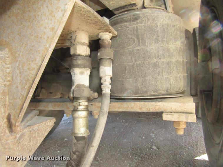 image for item DD2973 2005 Mack CHN613 dump truck