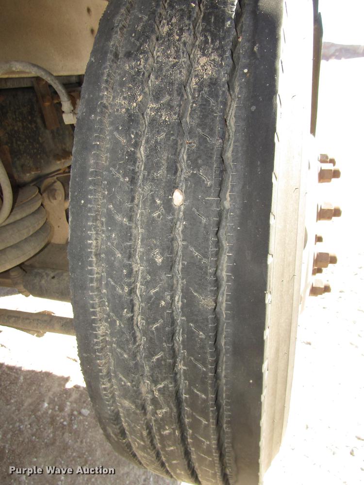 image for item DD2973 2005 Mack CHN613 dump truck