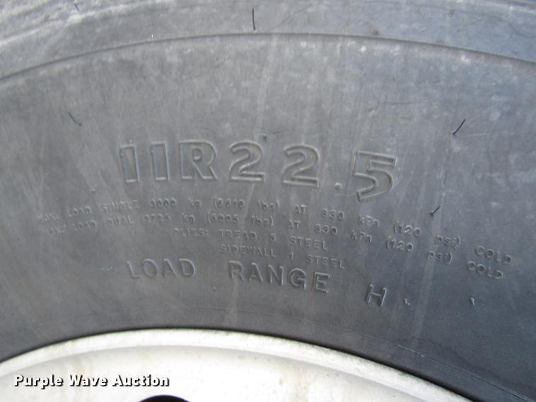 image for item DD2973 2005 Mack CHN613 dump truck