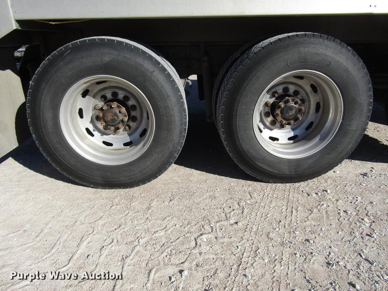 image for item DD2973 2005 Mack CHN613 dump truck