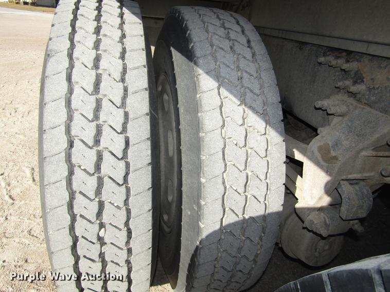 image for item DD2973 2005 Mack CHN613 dump truck