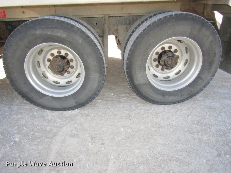 image for item DD2973 2005 Mack CHN613 dump truck